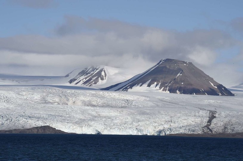 Na Spitsbergenie nikt nie ostrzega o zagrożeniu lawinowym /AFP