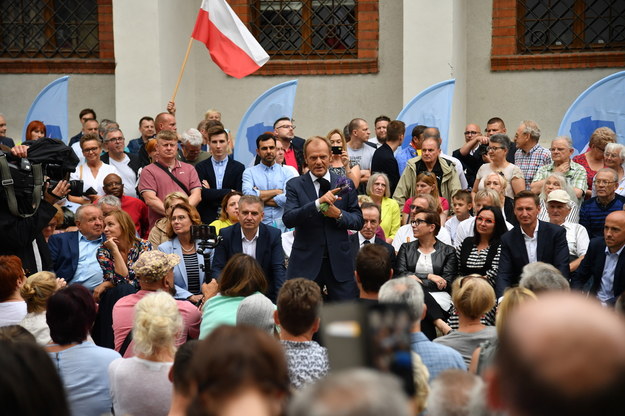 Na spotkaniu z Donaldem Tuskiem w Szczecinie zgromadziły się tłumy / 	Marcin Bielecki    /PAP