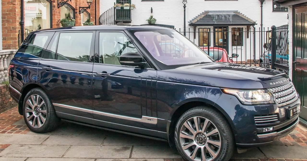 Na sprzedaż wystawiony został Range Rover należący wcześniej do królowej Elżbiety II. /bramley.com /