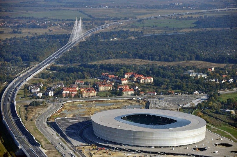 Na stadion we Wrocławiu będzie mogło wejść 50 procent publiczności /AFP /AFP