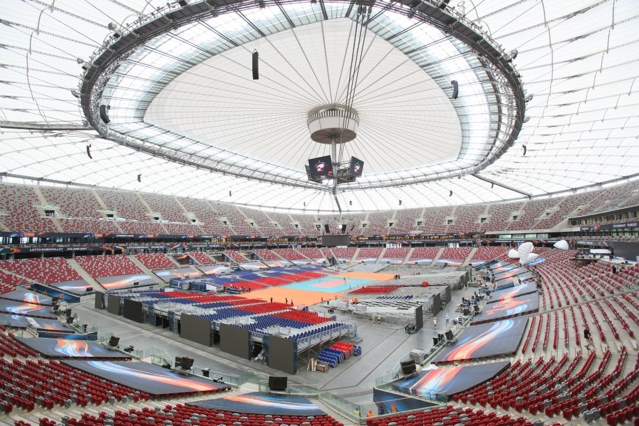 Na Stadionie PGE Narodowym trwają ostatnie prace przed meczem otwarcia, którym Polska i Serbia już w najbliższy czwartek zainaugurują mistrzostwa Europy w piłce siatkowej /Leszek Szymański /PAP