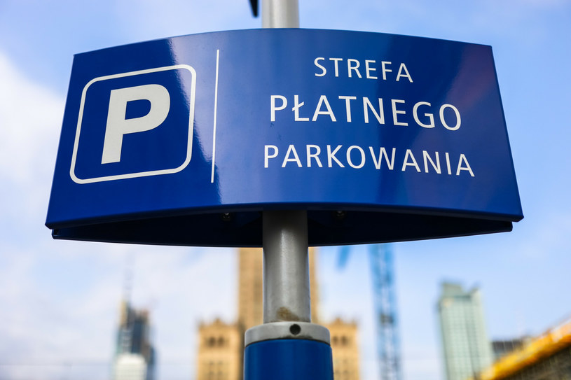 Na strefy płatnego parkowania trafimy we wszystkich większych miastach /Adam Burakowski /Reporter