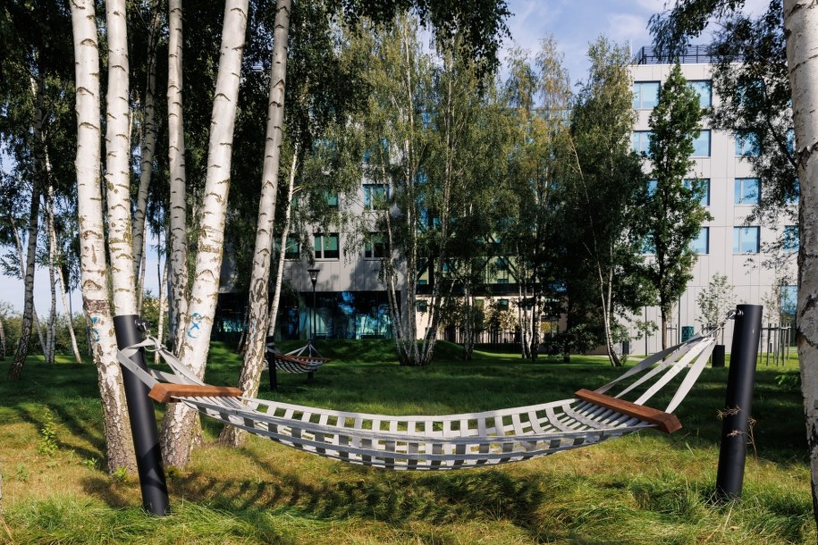Na studentów czeka także strefa relaksu z hamakami /Marek Zakrzewski /PAP