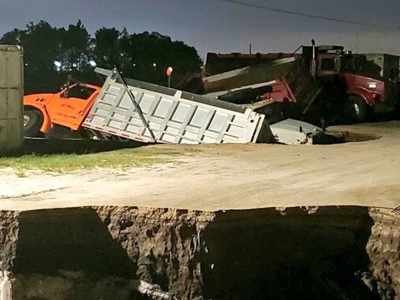 Na szczęście skończyło się bez ofiar, choć kierowcy najedli się sporo strachu /East News