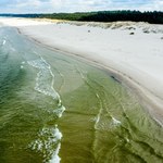 Na tej plaży nie ma tłumów nawet w środku sezonu. Parawaning ci tu nie grozi 