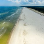 Na tej plaży piasek jest biały, jak na Karaibach. Trudno uwierzyć, że to Bałtyk