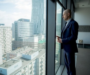 Na telewizyjną premierę czeka nowy serial HBO "Pakt". 

Aktor wcieli się w postać Daniela, dyrektora finansowego w wielkiej korporacji. Kiedy wokół jego decyzji biznesowych zaczynają pojawiać się duże wątpliwości spowodowane śledztwem dziennikarskim Piotra (Marcin Dorociński) i dochodzeniem Centralnego Biura Śledczego Policji Daniel orientuje się, że nie ucieknie od wyborów, których dokonał w przeszłości. 
