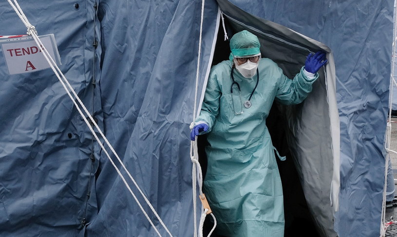 Na terenie UE z powodu koronawirusa zmarło 55 osób /FILIPPO VENEZIA /PAP