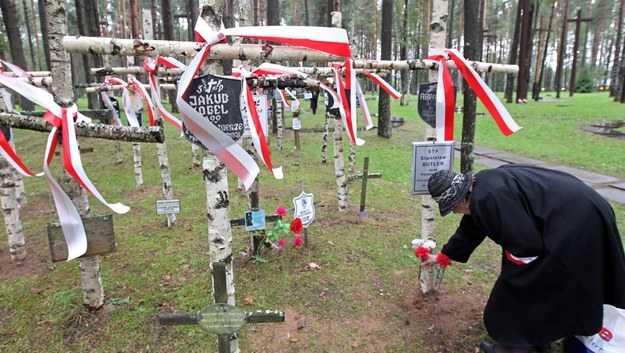 Na terenie wielkiego kompleksu pamięci pochowanych jest ponad 6300 zamordowanych przez NKWD polskich oficerów /Sergei Ilnitsky /PAP/EPA