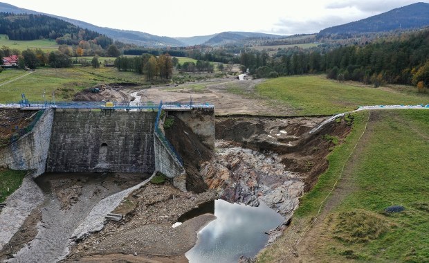 Na tereny popowodziowe wrócił strach. Czy zapora wytrzyma?