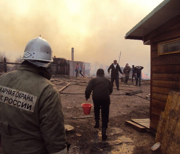 Na terytorium Chakasji spłonęło ponad 1,2 tys. domów w 38 miejscowościach /RUSSIAN EMERGENCY MINISTRY/HANDOUT /PAP/EPA