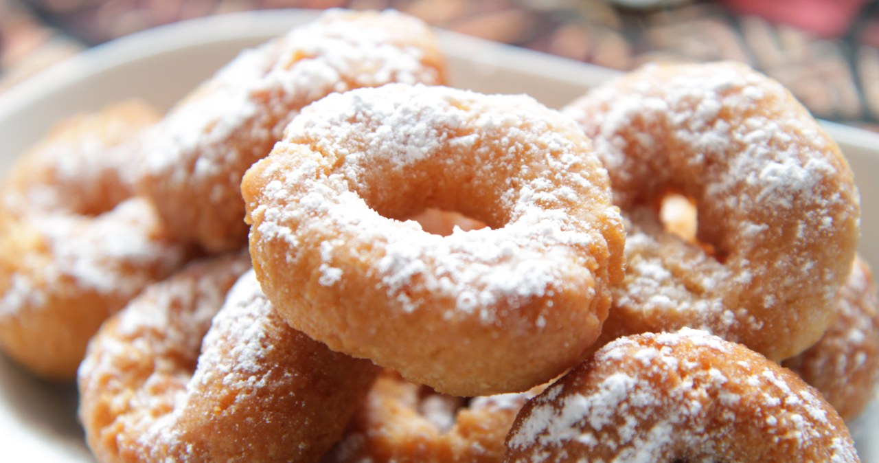 Na tłusty czwartek podaj bliskim oponki hiszpańskie /123RF/PICSEL