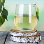 domowa wcierka do włosów Na trawienie, odporność i zmarszczki. Ten sok ma najlepsze właściwości wiosną