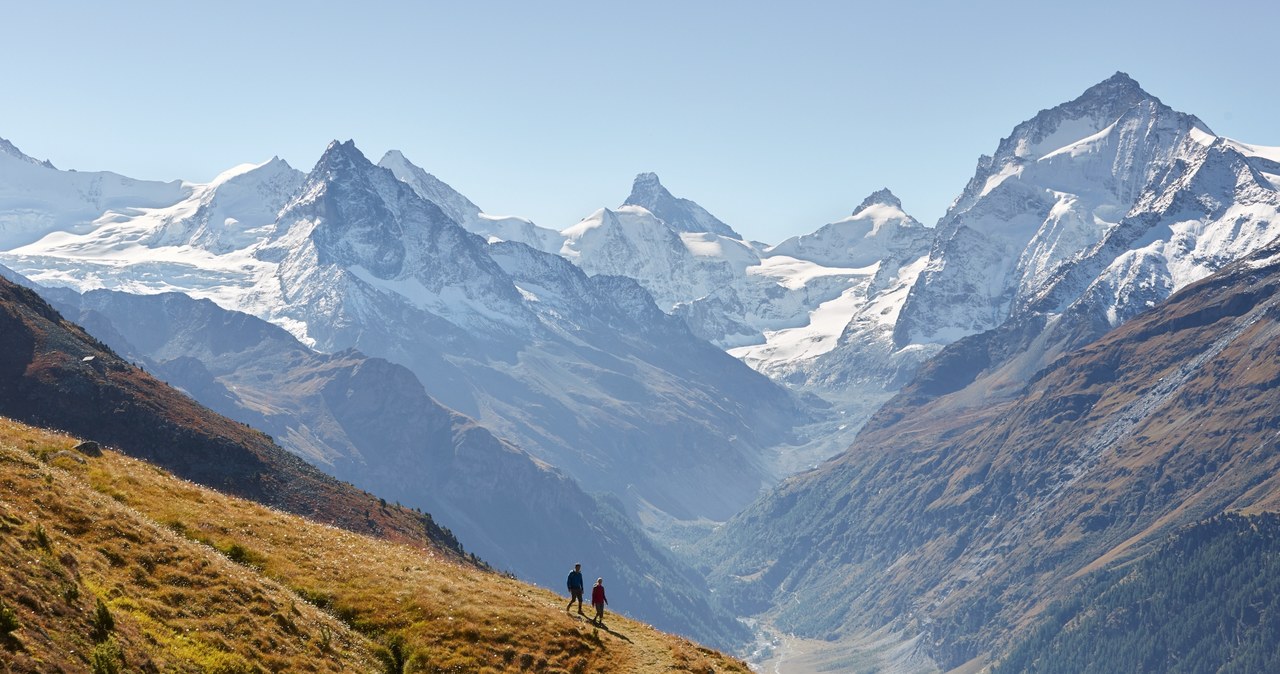 Na turystów czeka ponad 10 tys. km szlaków, 937 szczytów górskich i 615 jezior /Switzerland Tourism