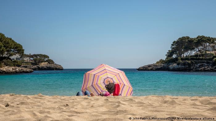 Na turystów z Niemiec czekają niemal puste plaże na Majorce /John-Patrick Morarescu/ZUMA Wire/dpa/picture-alliance /Deutsche Welle