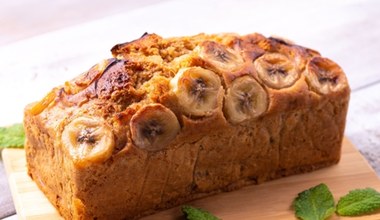 Na twoim kuchennym blacie leżą bardzo dojrzałe banany? Zrób z nich najlepszy chlebek bananowy