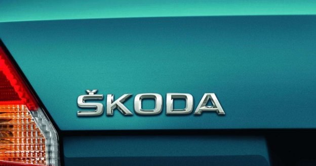 Na tylnej klapie Fabii i Roomstera pojawi się emblemat z pełną nazwą czeskiej marki. /Skoda