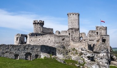 Na tym zamku kręcono sceny do najpopularniejszych seriali. Idealny kierunek na jesienną wycieczkę
