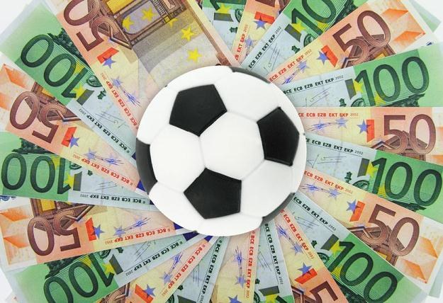 Na uczestnikach konkursów związanych z Euro 2012 mogą ciążyć określone obowiązki podatkowe /&copy;123RF/PICSEL