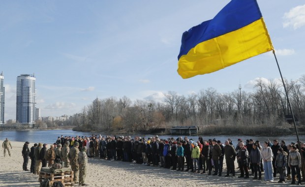 Na Ukrainie powstał niezbędnik ewakuacyjny dla uczniów. Co w nim jest?