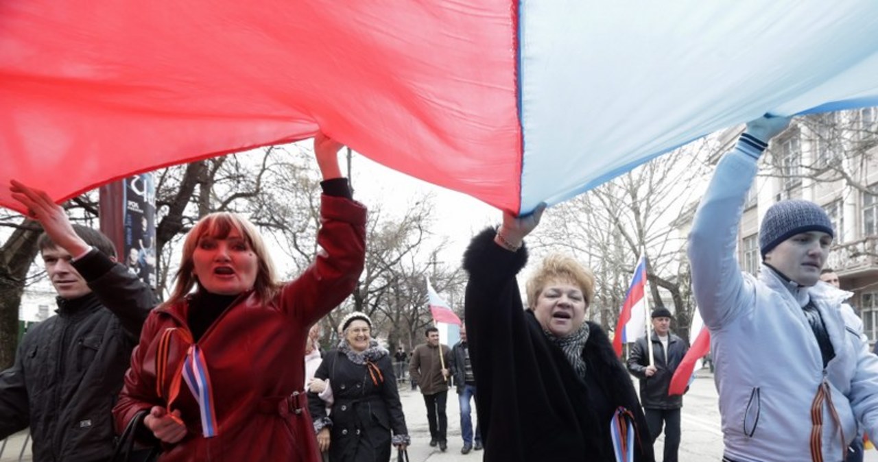 Na Ukrainie tysiące ludzi pod rosyjskimi flagami