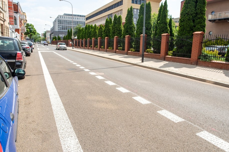 Na ul. Rewolucji 1905 roku jeden kierunek dla samochodów; dwa - dla rowerów /lodz.pl /Materiały prasowe