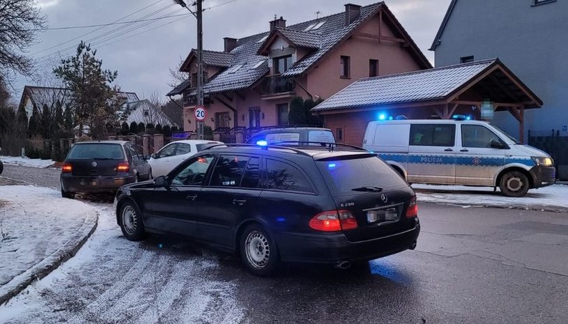 Na ulicach Gdańska można spotkać nawet nieoznakowanego Mercedesa W211. /Komenda  Miejska Policji w Gdańsku /Policja