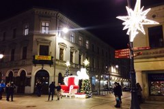 Na ulicy Piotrkowskiej w Łodzi czuć już zbliżające się święta
