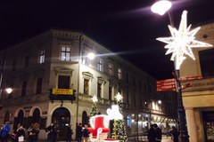 Na ulicy Piotrkowskiej w Łodzi czuć już zbliżające się święta