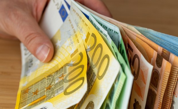 Na ulicy znalazł prawie 36 tys. euro. Policja szuka właściciela 