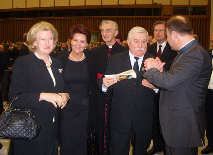 Na uroczystą premierę przybył Lech Wałęsa, Hanna Suchocka i Jolanta Kwaśniewska /INTERIA.PL