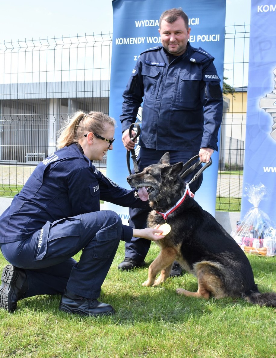 Na uroczystości były odznaczenia i prezenty /Policja Mazowiecka  /Policja