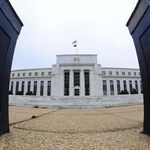 Na Wall Street lekkie spadki po wypowiedziach szefa Fed