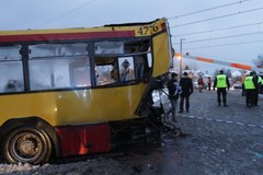 Na warszawskim Tarchominie pociąg wjechał w autobus