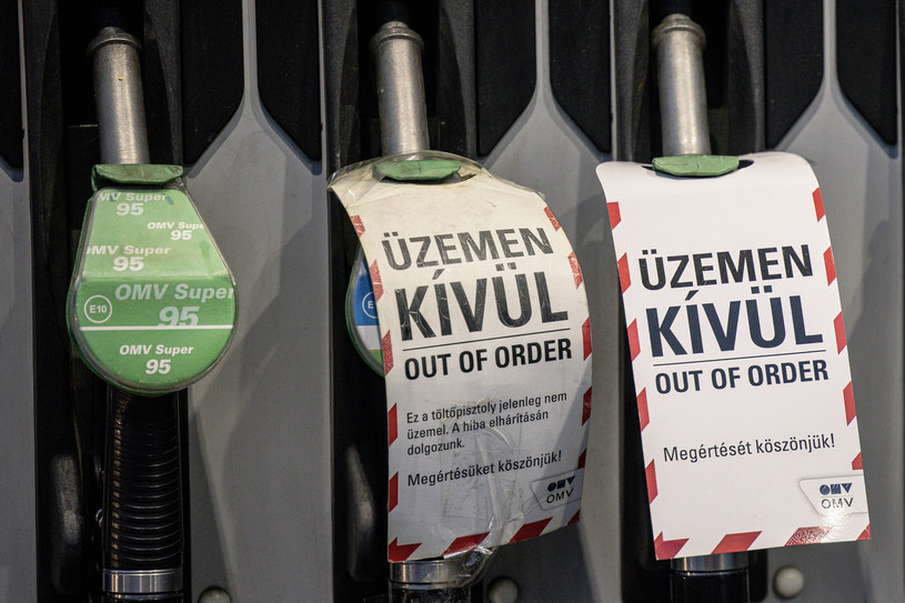 Na węgierskich stacjach po prostu zabrakło paliwa. W tej sytuacji utrzymanie limitu cen nie było możliwe /Getty Images