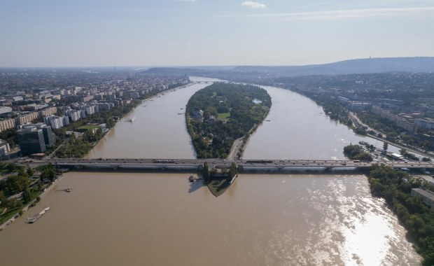 Na Węgrzech fala kulminacyjna na Dunaju. Poprawia się sytuacja w Austrii