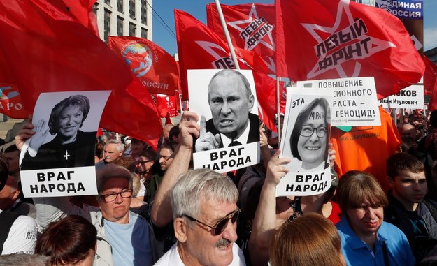 Na wiecu w Moskwie pojawiły się m.in. portrety rządzących opatrzone podpisami: "wróg narodu". /Sergei Ilnitsky /PAP/EPA
