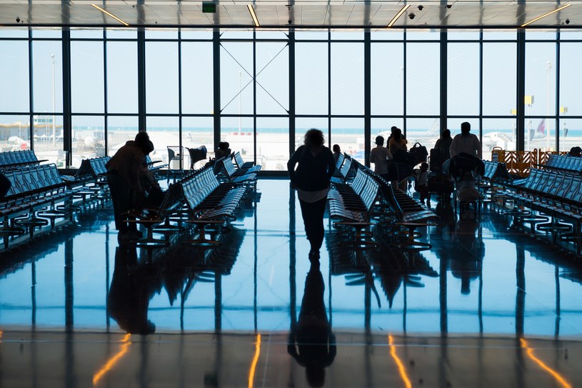 Na wielu europejskich lotniskach panuje fatalna sytuacja w związku z brakiem pracowników /123RF/PICSEL