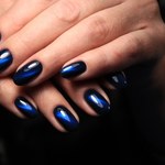 Na wiosnę poproś stylistkę o ten manicure. Elegancki jak french, a modniejszy