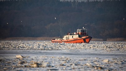 Na Wiśle pracują lodołamacze. Rozważany jest też udział saperów