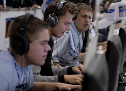 Na World Cyber Games grają głównie mężczyźni. Córkom tatuś nie pozwolił? /AFP