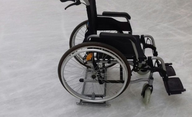Na wózku jak na łyżwach. Złotowskie lodowisko przyjazne niepełnosprawnym