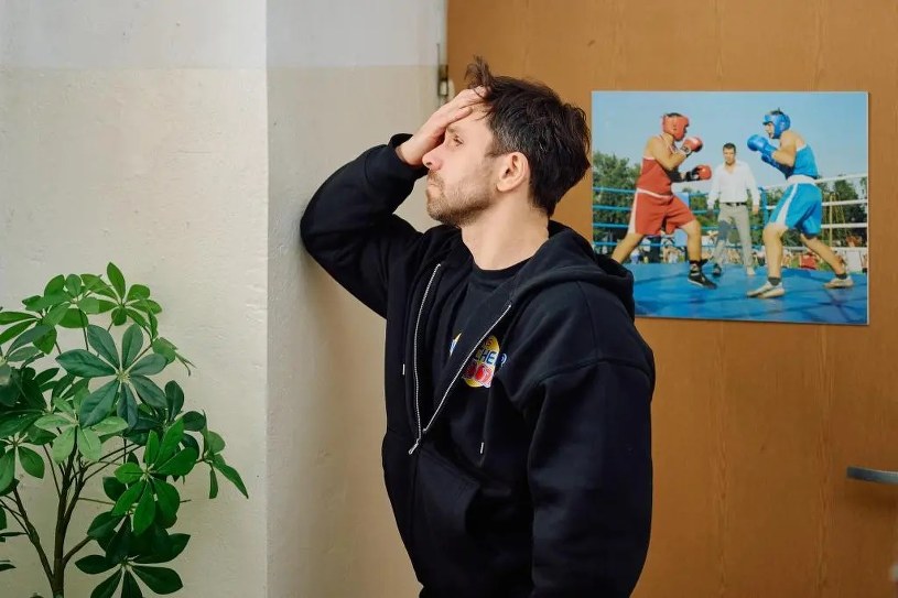 "Na Wspólnej". Odcinek 4201. Co za ból! Zakochał się, a ona ma męża