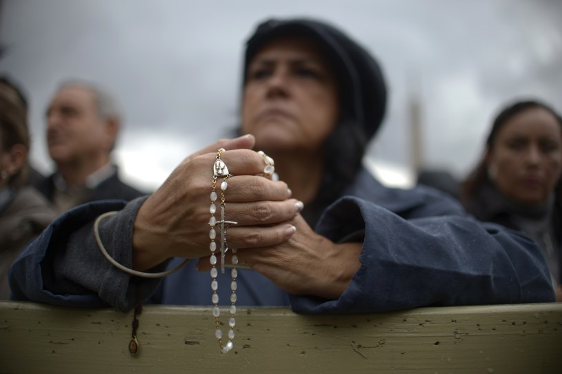 Na wybór nowego papieża oczekują tłumy wiernych /AFP