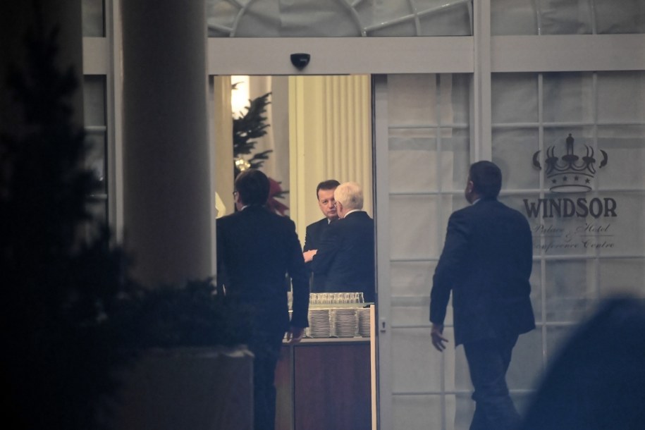 Na  wyjazdowym posiedzeniu klubu w Jachrance pojawili się najważniejsi politycy /Jacek Turczyk /PAP