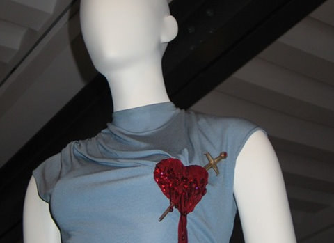 Na wystawie są suknie wykorzystujące np. symbolikę serca Jezusa &nbsp; /Katarzyna Szymańska-Borginion /RMF FM