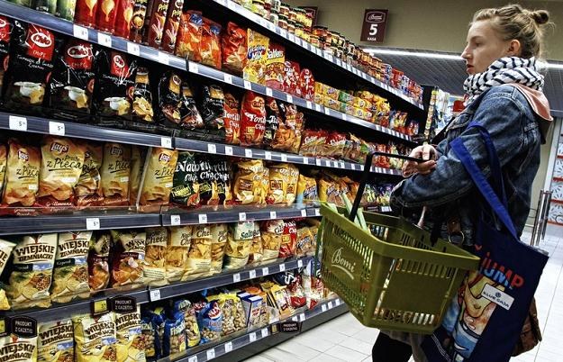 Na zakupy spożywcze z listą w dłoni wybiera się 75 proc. badanych /fot. Andrzej Stawiński /Reporter