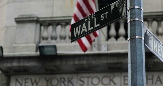 Na zamknięciu poniedziałkowej sesji Dow Jones Industrial wzrósł o 0,28 procent /AFP