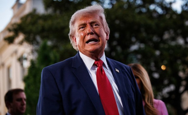 "Na zawsze wykluczony". Bezprecedensowa decyzja ws. zeznań podatkowych Trumpa i jego rodziny