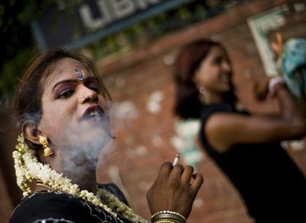 Na zdj. Hinduski gej bioracy udział w paradzie w Bombaju /AFP